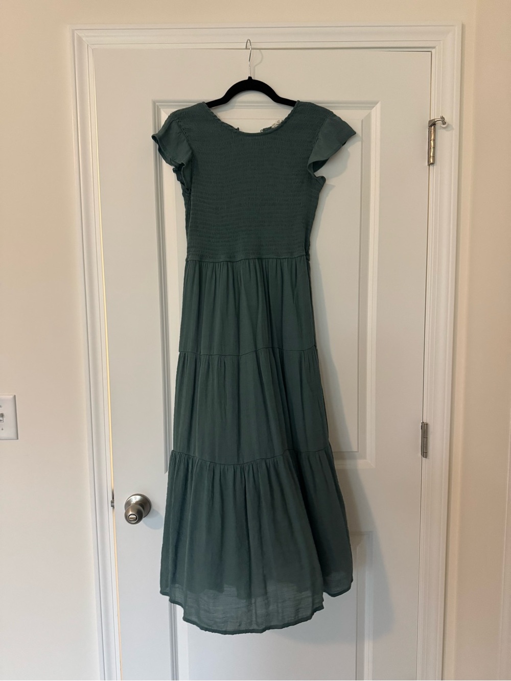 Size M Women’s Sage Green Tiered Maxi Dress